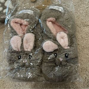 Faceplant Dreams Footsies Bunny Slippers Women’s Size 9-10, Large